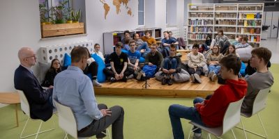 150 lat: Spotkanie z Piotrem Kuleszą i Witoldem Raczyńskim, absolwentami IX LO