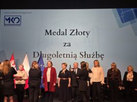 Read more about the article Złote Medale za Długoletnią Służbę dla nauczycielek Hoffmanowej