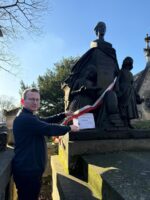 Read more about the article Przy grobie Patronki. Paryska wizyta w ostatnim dniu roku