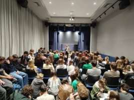 Read more about the article Świat okiem fizyka – wykład prof. Teodora Buchnera